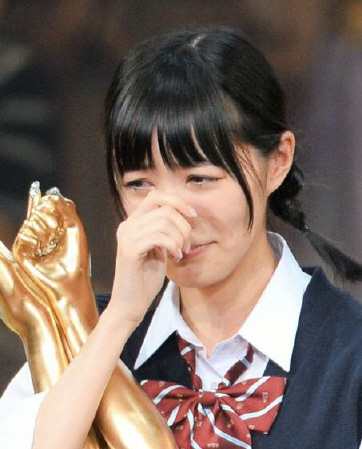 ＡＫＢじゃんけん大会で優勝し涙を流した松井珠理奈＝１８日、日本武道館