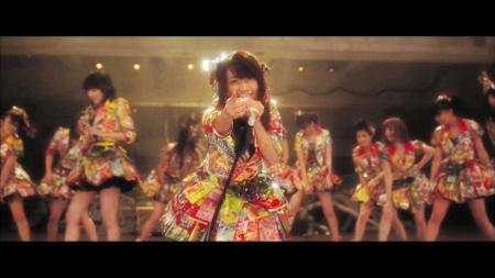 　ミュージックビデオで熱唱するＡＫＢ４８の大島優子