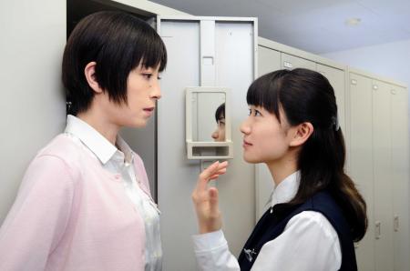 　ＡＫＢ４８を卒業後初出演となる映画「紙の月」で宮沢りえ（左）と共演する大島優子