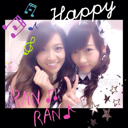 大島優子（左）とのツーショットを披露した川栄李奈