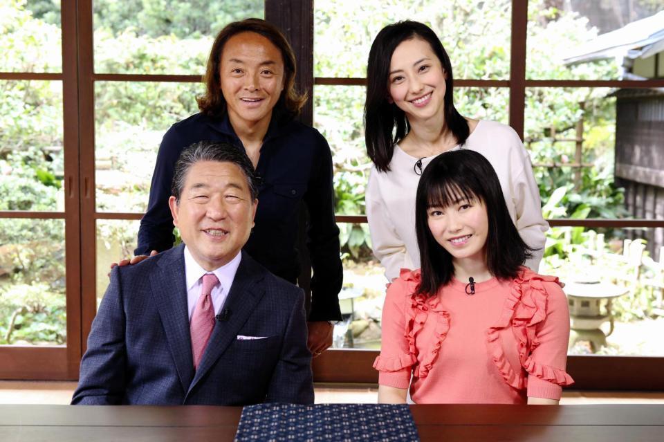 ＭＣを務める（前列左から）徳光和夫、横山由依、（後列左から）北澤豪、紺野まひる