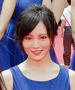 レッドカーペットに登場したＮＭＢ４８・山本彩＝沖縄・那覇市内