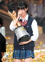 優勝に涙する松井珠理奈＝日本武道館（撮影・西岡正）