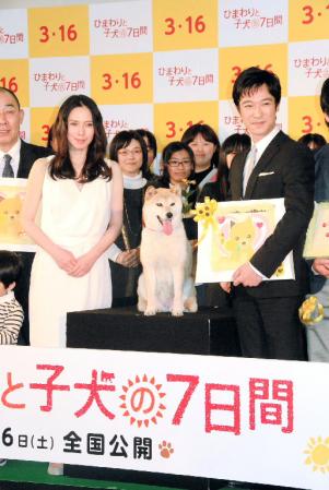 宮崎弁のスパルタ教育を反省した堺雅人（右）と熱血指導を受けた中谷美紀＝東京・銀座フェニックスプラザ　フェニックスホール