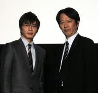 映画「相棒シリーズ　Ｘ　ＤＡＹ」の舞台挨拶に登場した田中圭（左）と川原和久