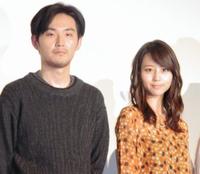 映画「麦子さんと」の試写会に出席した（左から）松田龍平、堀北真希＝東京・月島のブロードメディア試写室