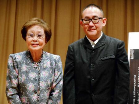 親子２ショットを披露した林家正蔵と海老名香葉子さん