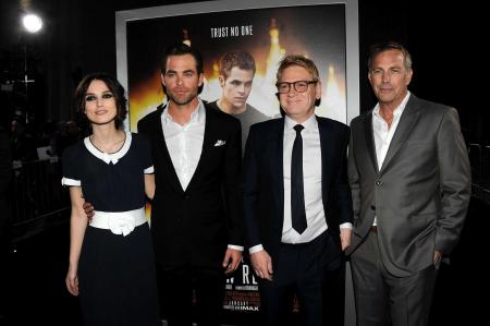 　プレミアに出席したケビン・コスナー（右）＝アメリカ・ロサンゼルス