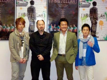 舞台に意気込んだ（左から）浦井健治、演出家の森新太郎氏、主演の内野聖陽、成河＝東京・三軒茶屋