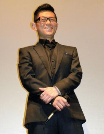 舞台あいさつした的場浩司＝大阪・心斎橋