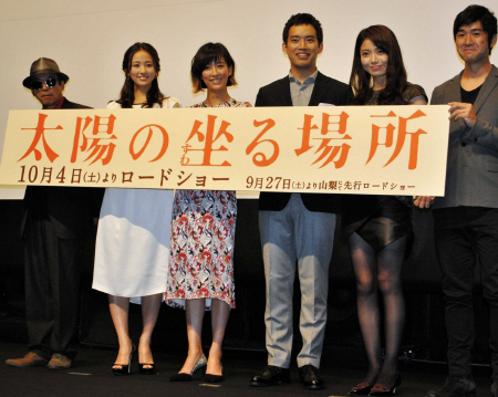 　完成披露試写会に登場した（左から）矢崎仁司監督、木村文乃、水川あさみ、三浦貴大、森カンナ、藤巻亮太