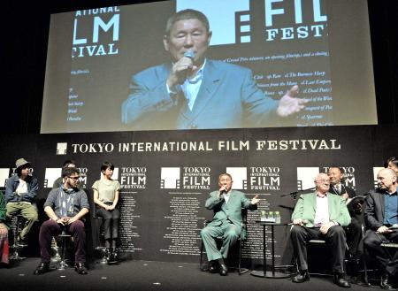 　東京国際映画祭のトークイベントに登場した北野武（中央）＝東京・六本木ヒルズ（撮影・佐々木彰尚）