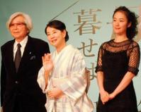 製作発表を行った（左から）山田洋次監督、吉永小百合、黒木華＝東京・グランドプリンスホテル高輪