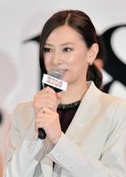 「ＨＥＲＯ」完成報告会見であいさつする北川景子＝東京・霞ヶ関の法務省（撮影・田村亮介）