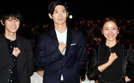 舞台あいさつを行った（右から）石原さとみ、三浦春馬、本郷奏多＝大阪市内