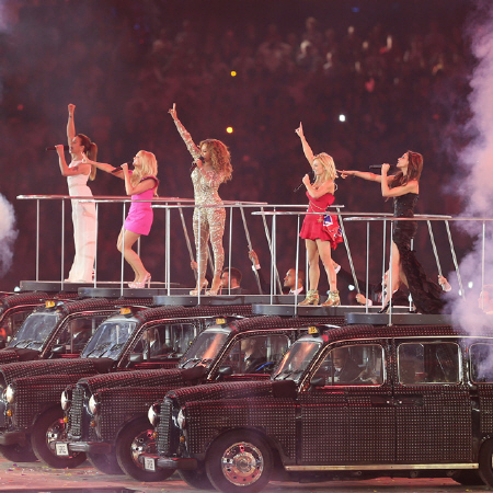 The Spice Girls with (R-L) Victoria Beckham, Geri Halliwell, , Melanie Brown, Emma Bunton, Melanie Chisholm perform during the Closing Ceremony of the London 2012 Olympic Games at the Olympic Stadium, London, Britain, 12 August 2012. Photo: Michael Kappeler dpa