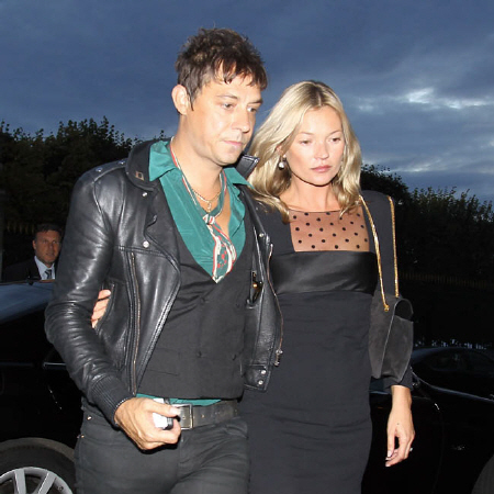 ジェイミー・ヒンス（左）とケイト・モス