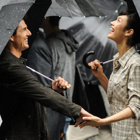 トム・クルーズ（左）とオルガ・キュリレンコ