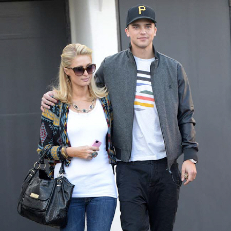 恋人のリヴァー・ヴィーペリ（右）と「近々」結婚するつもりであることを明かしたパリス・ヒルトン