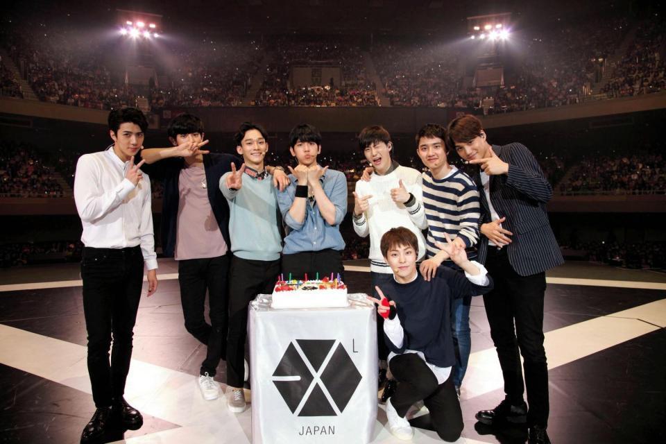 ファンクラブイベントでメンバーの誕生日を祝ったＥＸＯ＝日本武道館