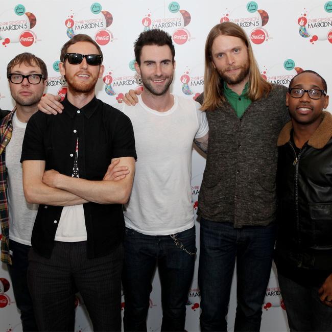 ユニセフと提携して資金集めを行うマルーン５