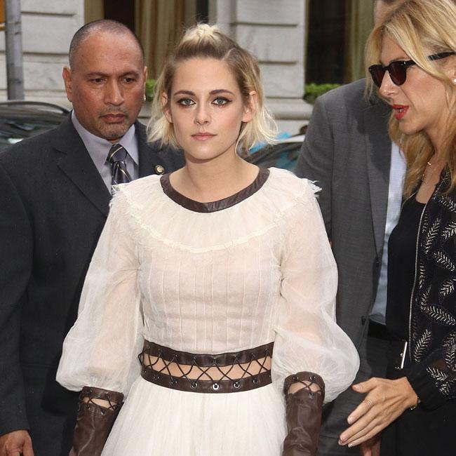 噂になっていたパーソナルアシスタントとの交際を認めたクリステン・スチュワート