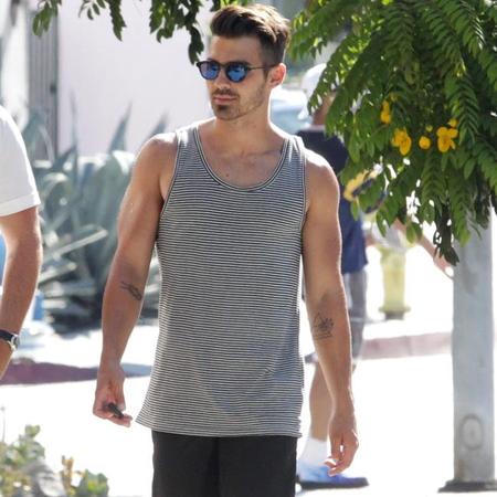 ツアーに子犬１２匹を要求したジョー・ジョナス