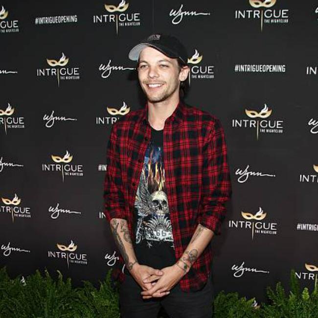 迷惑メールにより携帯番号を変えたワン・ダイレクションのルイ・トムリンソン