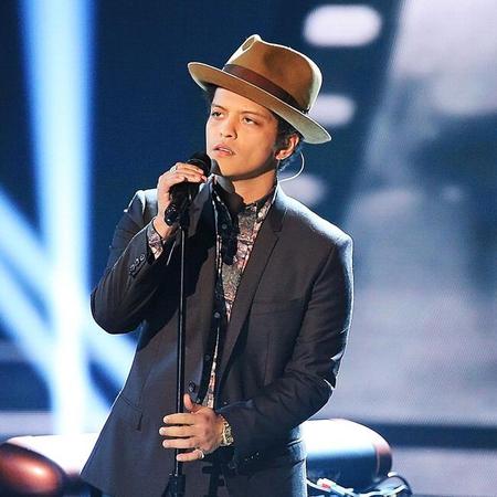 ブルーノ・マーズ、アデルの「女王様ぶり」を明かす