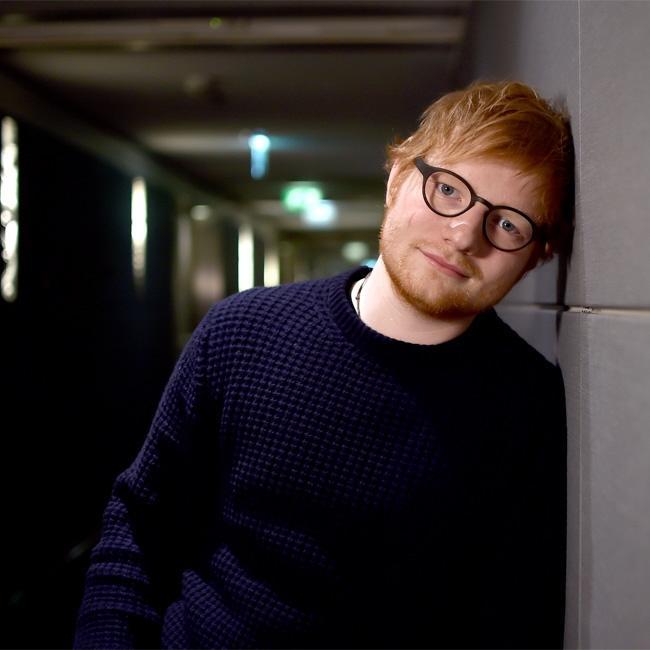 エド・シーラン、 英現代美術家ダミアン・ハーストにタトゥーのデザインを依頼