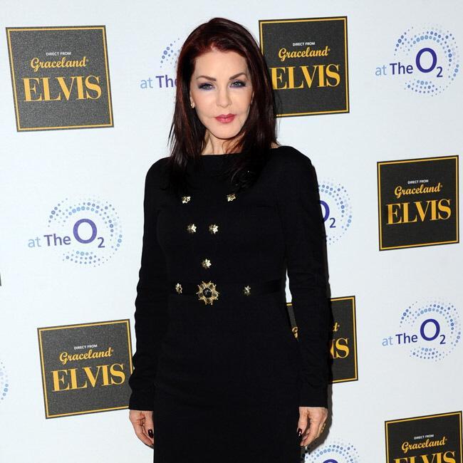 孫が児童保護施設に引き取られたという報道を否定したプリシラ・プレスリー