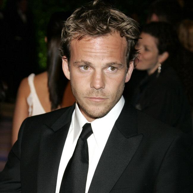 スティーヴン・ドーフ、銀行から訴えられる