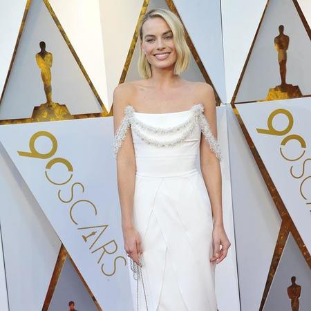 新作映画に関するインタビュー中に弟が登場したマーゴット・ロビー