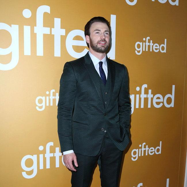 ジェニー・スレイトとの破局が報じられたクリス・エヴァンス