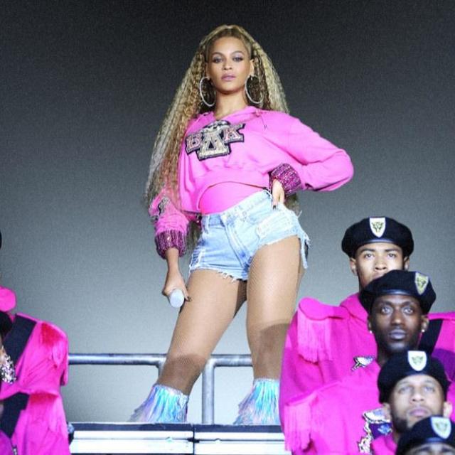 人気歌姫 コロナ禍で家を失う危機に直面する人々を支援 計５０万ドル 