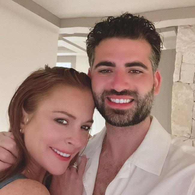 リンジー・ローハン（左）とバーダー・シャマス氏