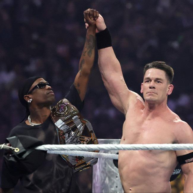 　トラヴィス・スコット（左）