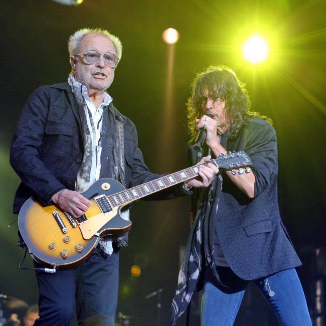 ケリー・ハンセン（右）