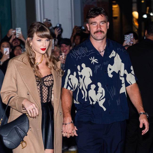 　テイラー・スウィフト（左）とトラヴィス・ケルシー