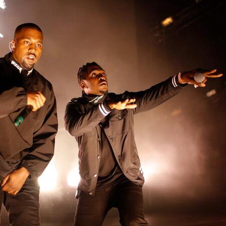 　プシャ・T（右）