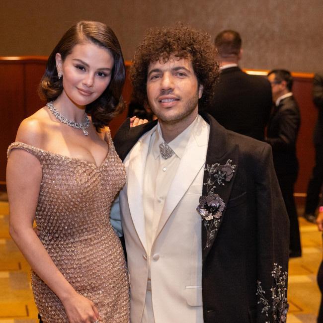 　セレーナ・ゴメス（左）とベニー・ブランコ