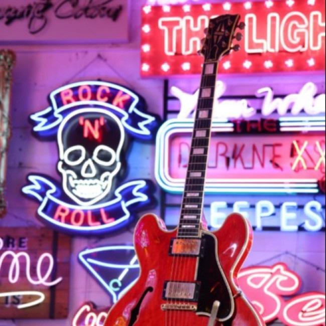 リアム・ギャラガーが破壊したギター