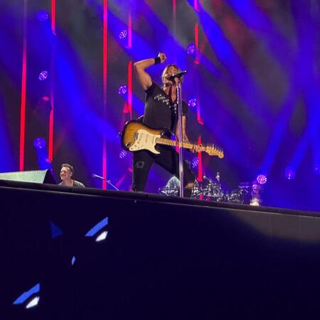 トップ女優と離婚報道の歌手　妻を歌ったラブソングの歌詞変更に批判が殺到