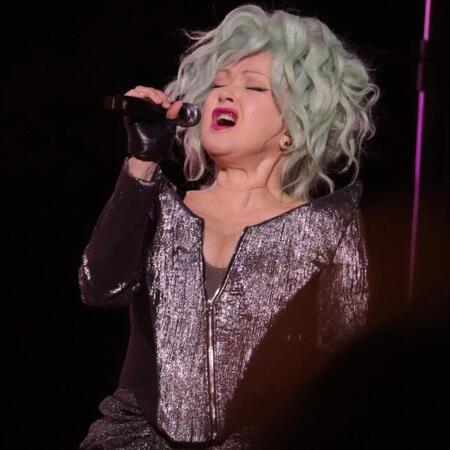 　シンディ・ローパー