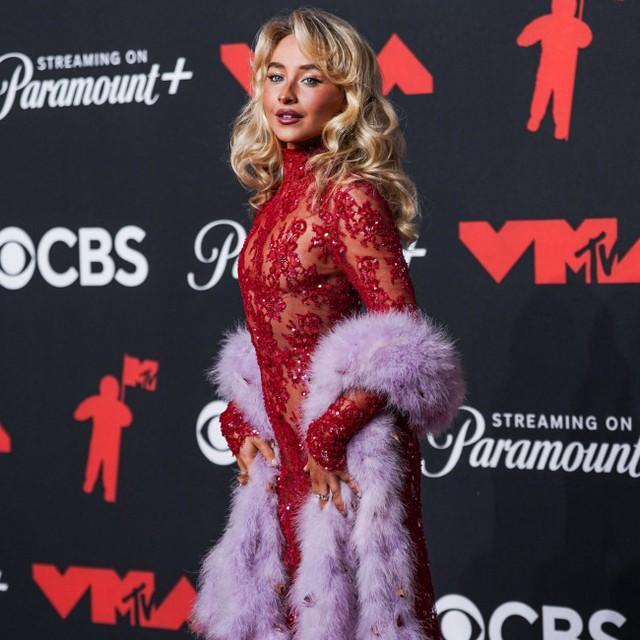 楽曲が2025年の「最もイラッとする曲」に選ばれたサブリナ・カーペンター