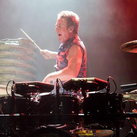 死去したミッドナイト・オイルの創設メンバーでドラマーのロブ・ハースト