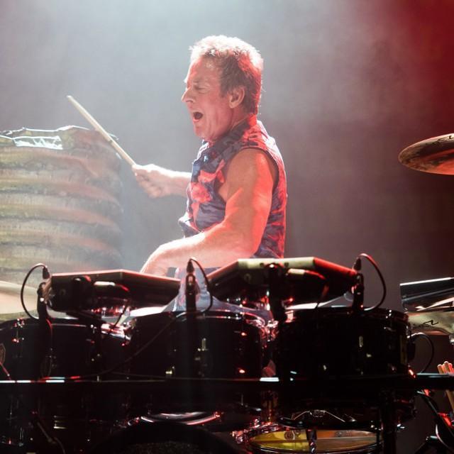 死去したミッドナイト・オイルの創設メンバーでドラマーのロブ・ハースト