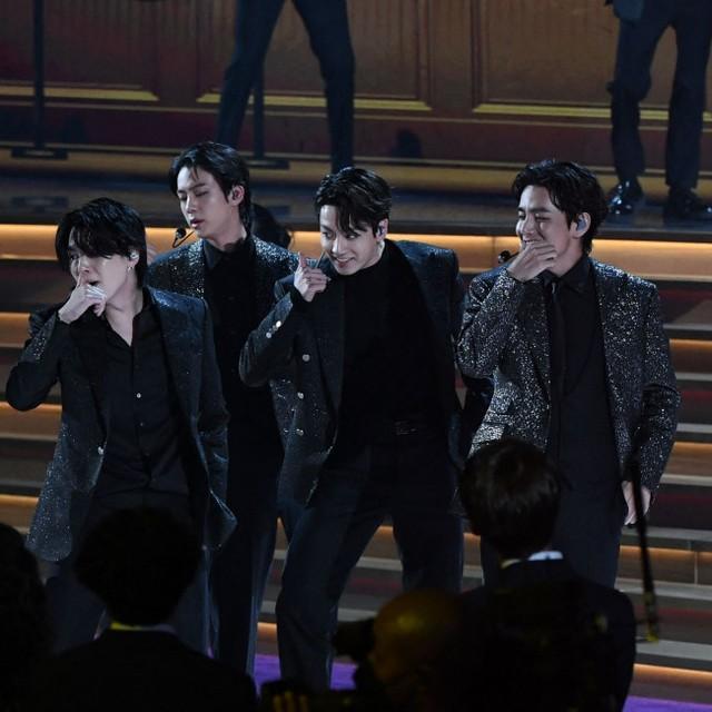 待望の「完全体」カムバック公演を行うBTS