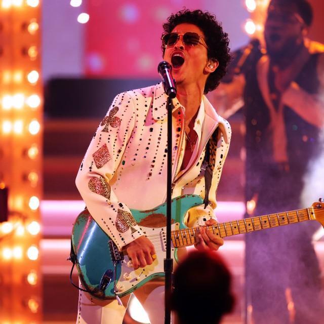 テイラー・スウィフトへの批判投稿が話題になったブルーノ・マーズ