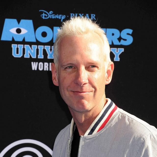 若年性パーキンソン病と診断されたトム・ドュモント